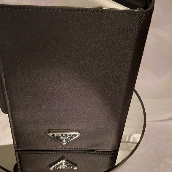 Authentic Prada Agenda/Passport Holder - Picture 4 of 17